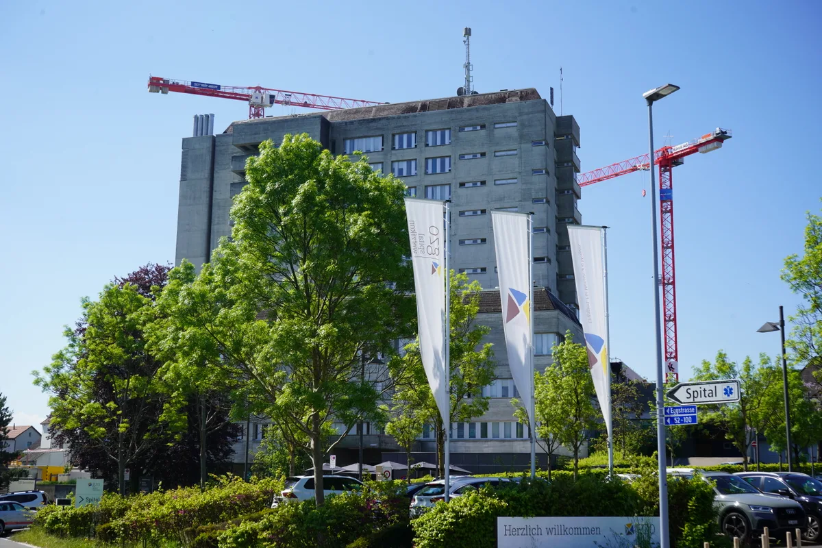 Bild vom GZO Spital Wetzikon und von der Baustelle am 10. Mai 2024